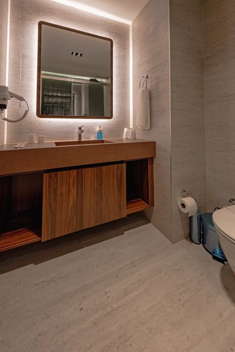 Veranda Suite 4